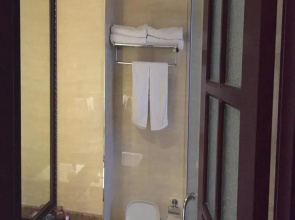 Yashengtai Senior Business Hotel