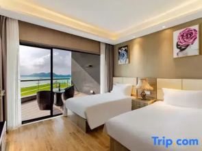 Shanhujian Resort Hotel (Huangshan Taiping Lake)