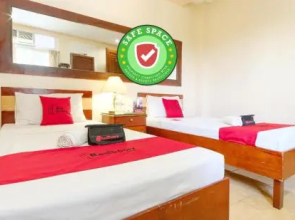 RedDoorz near Camp Montelibano