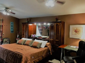 Dickinson Guest House, Guadalajara Expo