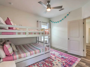 Exquisite 'Sugar Magnolia' Abode Near Beach!