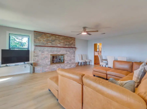 Bayfront Gem: Patio & Fire Pit in Pensacola