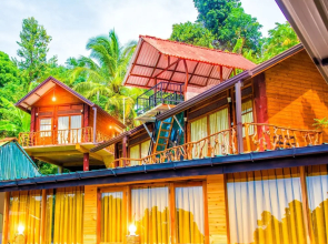 Yoho Okan Rock Wooden Cabana