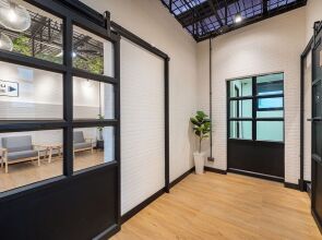 Siam Subway Hostel and Café