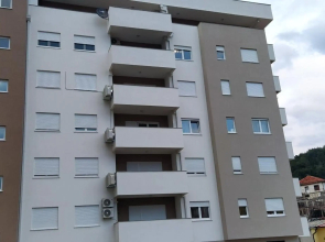 Leo Apartment