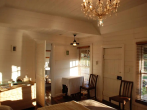 Mancuso Country Cottage Retreat