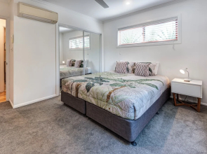 Heliconia 10 Newly Renovated House