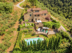 Luxury Pool Villa in Cortona