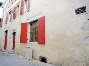 Rustic Flat in the Heart of Bayonne