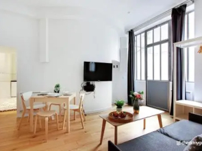 Cmg Place De La République / Magenta