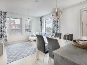 Spacious 2BR Apt - Lake View & Sauna