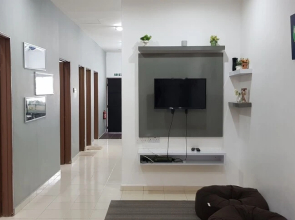 Fahaz Lumut Homestay