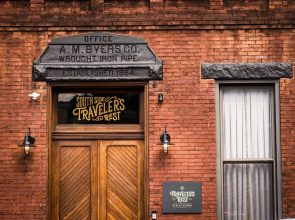 Traveler's Rest Hotel