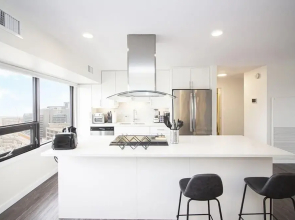 Spectacular 2bedroom and 2bath Penthouse With Parking