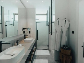 Bab Al Nojoum Hudayriyat Villas