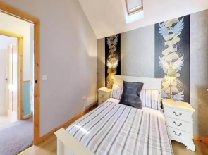 Double Room Ensuite Near Hillsborough Palaces