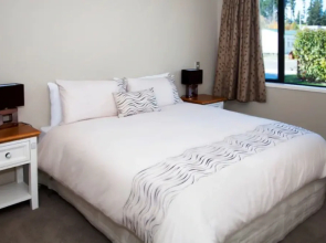 Prime location on Warren St - 3 bedroom town house