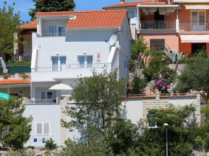 Elvi - Amazing Position & Parking - A3