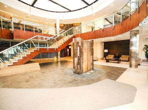 Sarkar Suites - 3880 Duke of York Blvd