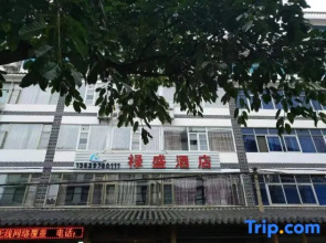 Fuxian Lake Hotel (Lunchong Scenic Area)