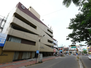 OYO 5319 Hotel Navaratna