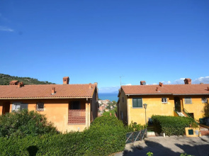 Large Apartment With sea Views in a Spacious Garden With a Shared Pool