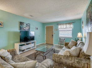 Venus 309 sleeps 10 Close to pool and beach by RedAwning