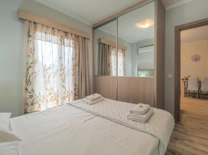 Charmy 2BD Apartment near Mon Repos Beach