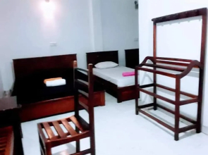 Black And White Kandy Guest House