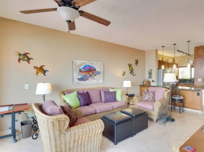 Resort Condo w/ Pool Access & Pacific Ocean Views!