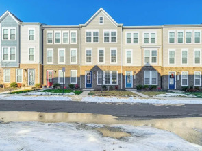 Balcony & Pool Access: Modern Gainesville Home