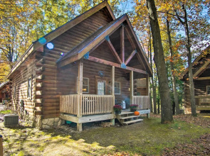 Rustic Rothbury Cabin w/ Resort Amenity Access!