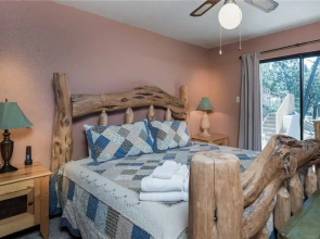 2 Sisters Mountain Home - Three Bedroom Cabin with Hot Tub