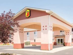 Super 8 Iola KS
