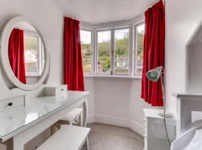 House Violet Looe