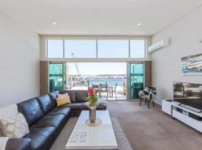 Luxury 3Br, 1.5 Bath Penthouse With Fabulous Views