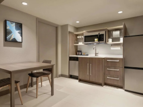 Home2 Suites by Hilton Chicago River North