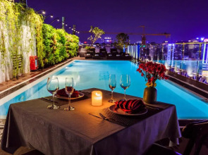 Happy Life Grand Hotel & Sky Bar