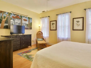 Tropical Dreaming by Avantstay 4 Blks to Beach! Private Pool!