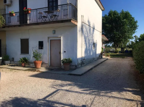 2 bedrooms appartement with enclosed garden and wifi at Cioccatelli 1 km away from the beach