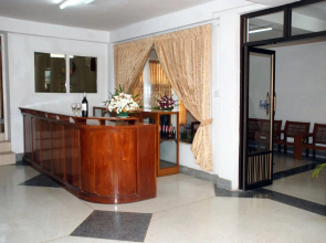 Naung Tong Hotel