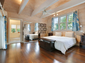Boat House by Avantstay Character Cottage Central Location w/ Shared Pool Month Long Stays