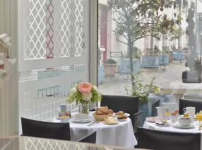 Hôtel Suites Unic Renoir Saint Germain