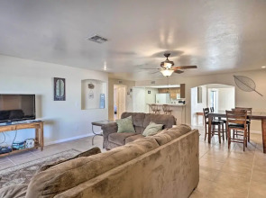 3 Mi to Lake Havasu: Home w/ Patio