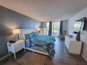 107 South Hampton 2 Bedroom Condo