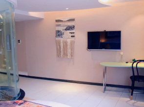 Chengdu Huanbian Art Hotel