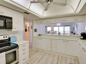 Stunning Ocean Views: Daytona Beach Shores Condo