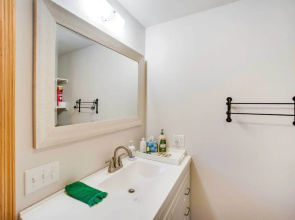 Charming Iowa Abode Near Knoxville Raceway!