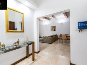 Seafront - Top Location, Top floor with WIFI & AC by 360 Estates