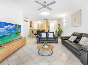 Spacious 3-beds w Direct Access to Pool